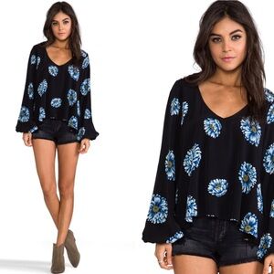 Show Me Your MuMu Black and Blue Floral Top size S